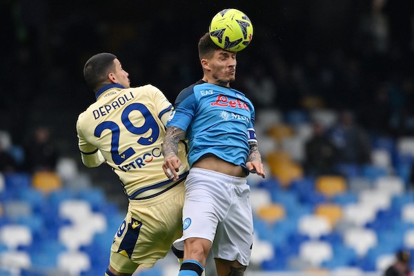 Finisce 0-0 l’allenamento del Napoli col Verona, Osimhen sta bene e sfiora il gol
