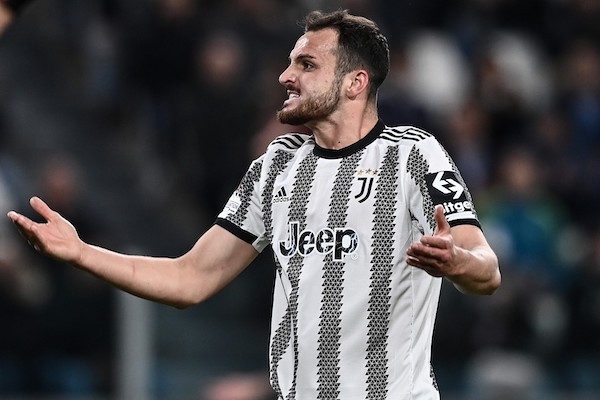 Incomprensibile gesto di Gatti dopo Sassuolo-Juve VIDEO Incomprensibile gesto di Gatti dopo Sassuolo-Juve VIDEO