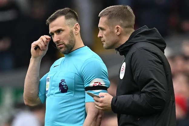 premier league prima giornata e arbitri gi224 sotto accusa moyes everton molte decisioni sbagliate