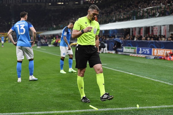 Il Napoli condanna la contestazione di alcuni giornalisti all’arbitro Kovacs