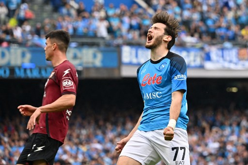 Kvaratskhelia, il Psg si arrende: il georgiano non si muove da Napoli (Gazzetta) Kvaratskhelia, il Psg si arrende: il georgiano non si muove da Napoli (Gazzetta)