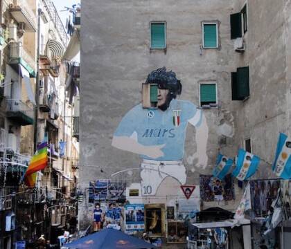 Grazie a Berlusconi Napoli Real Madrid portò alla nascita della Champions League (The Athletic) Grazie a Berlusconi Napoli Real Madrid portò alla nascita della Champions League (The Athletic)