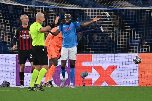 Il Napoli non ha più gamba, la diplomazia politica con gli arbitri non l’ha mai avuta Il Napoli non ha più gamba, la diplomazia politica con gli arbitri non l’ha mai avuta