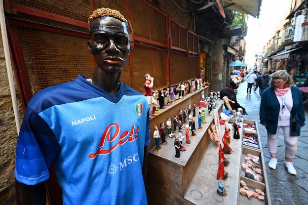 Osimhen un altro anno a Napoli, con bonus più pesanti (Gazzetta) Osimhen un altro anno a Napoli, con bonus più pesanti (Gazzetta)
