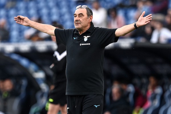 La Lazio di Sarri è undicesima in classifica (sette partite perse), l’Olimpico fischia