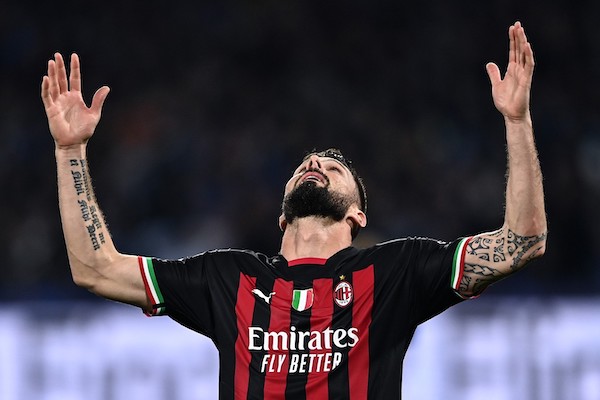Giroud, la caviglia non preoccupa. Domani il rientro a Milano, giovedì tornerà ad allenarsi Giroud, la caviglia non preoccupa. Domani il rientro a Milano, giovedì tornerà ad allenarsi