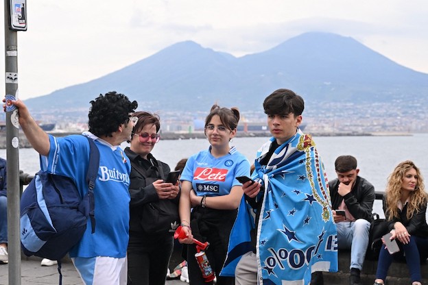 Sansonna dimostra che si può raccontare Napoli senza banalità e luoghi comuni