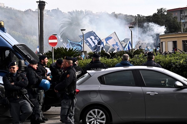 Violenze ultras a Varese, 25 Daspo per gli ultras del Napoli per la spedizione punitiva