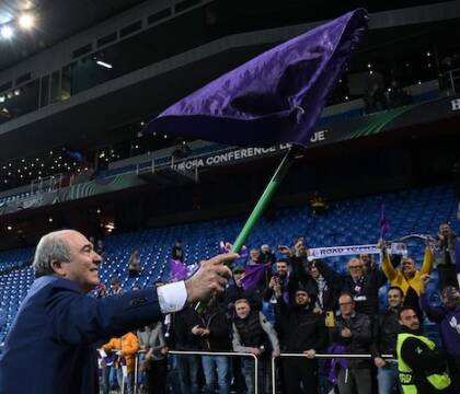 Praga, scontri tra tifosi della Fiorentina e del West Ham: tre feriti e sedici ultras viola fermati Praga, scontri tra tifosi della Fiorentina e del West Ham: tre feriti e sedici ultras viola fermati