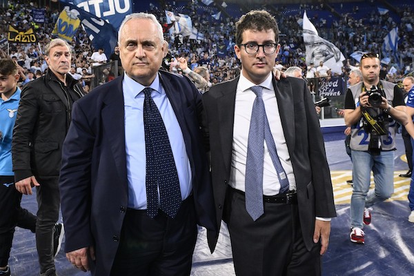 Lotito: «Sarri lo sento sempre. L’allenatore deve fare l’allenatore, al resto penseremo noi»