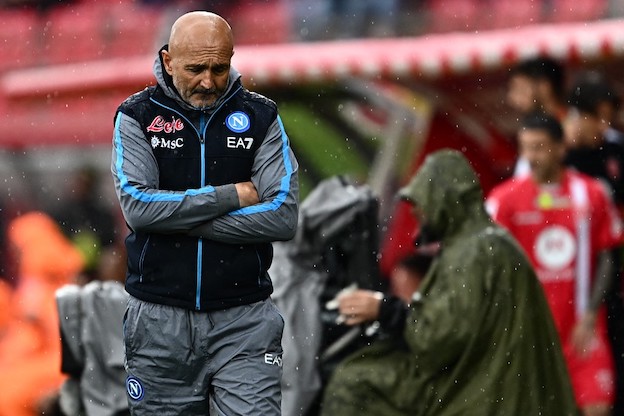 Spalletti non sopporta più De Laurentiis: non ha nemmeno voluto scattare la foto ricordo (Gazzetta) Spalletti non sopporta più De Laurentiis: non ha nemmeno voluto scattare la foto ricordo (Gazzetta)