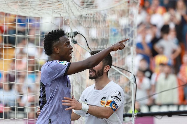 Vinicius torna a Valencia, la Curva sta preparando una canzoncina contro di lui