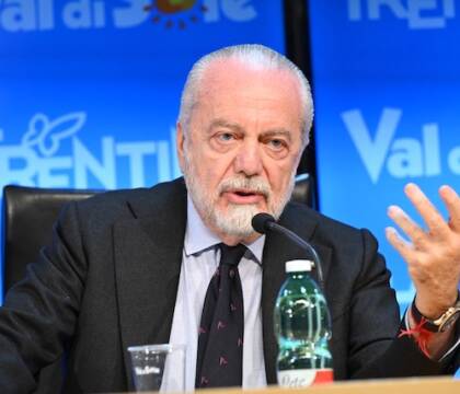 De Laurentiis: «Sceglierò il nuovo allenatore entro il 27 giugno? La lista era di 22 nomi, ora è di 40» De Laurentiis: «Sceglierò il nuovo allenatore entro il 27 giugno? La lista era di 22 nomi, ora è di 40»