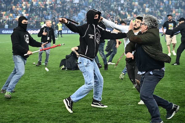 Festa scudetto Napoli, 8 feriti per gli scontri alla Dacia Arena