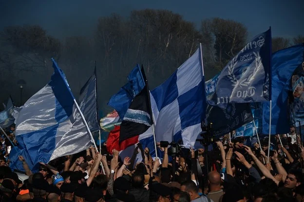Festa scudetto? Non si sa. Intanto da domenica sera Napoli sarà tutto un divieto Festa scudetto? Non si sa. Intanto da domenica sera Napoli sarà tutto un divieto