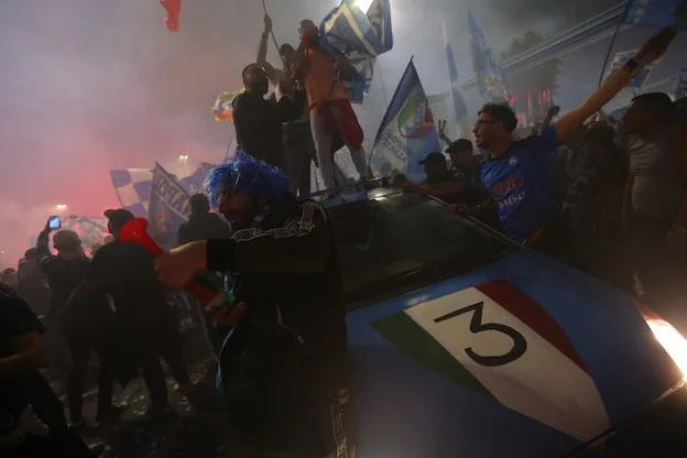 È tutto pronto per la festa scudetto, pure l’ordinanza per il traffico. Peccato che manchi lo scudetto È tutto pronto per la festa scudetto, pure l’ordinanza per il traffico. Peccato che manchi lo scudetto