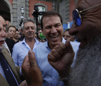 Garcia: «Il clima a Napoli? Ogni volta che vado in città, i tifosi mi incoraggiano» Garcia: «Il clima a Napoli? Ogni volta che vado in città, i tifosi mi incoraggiano»