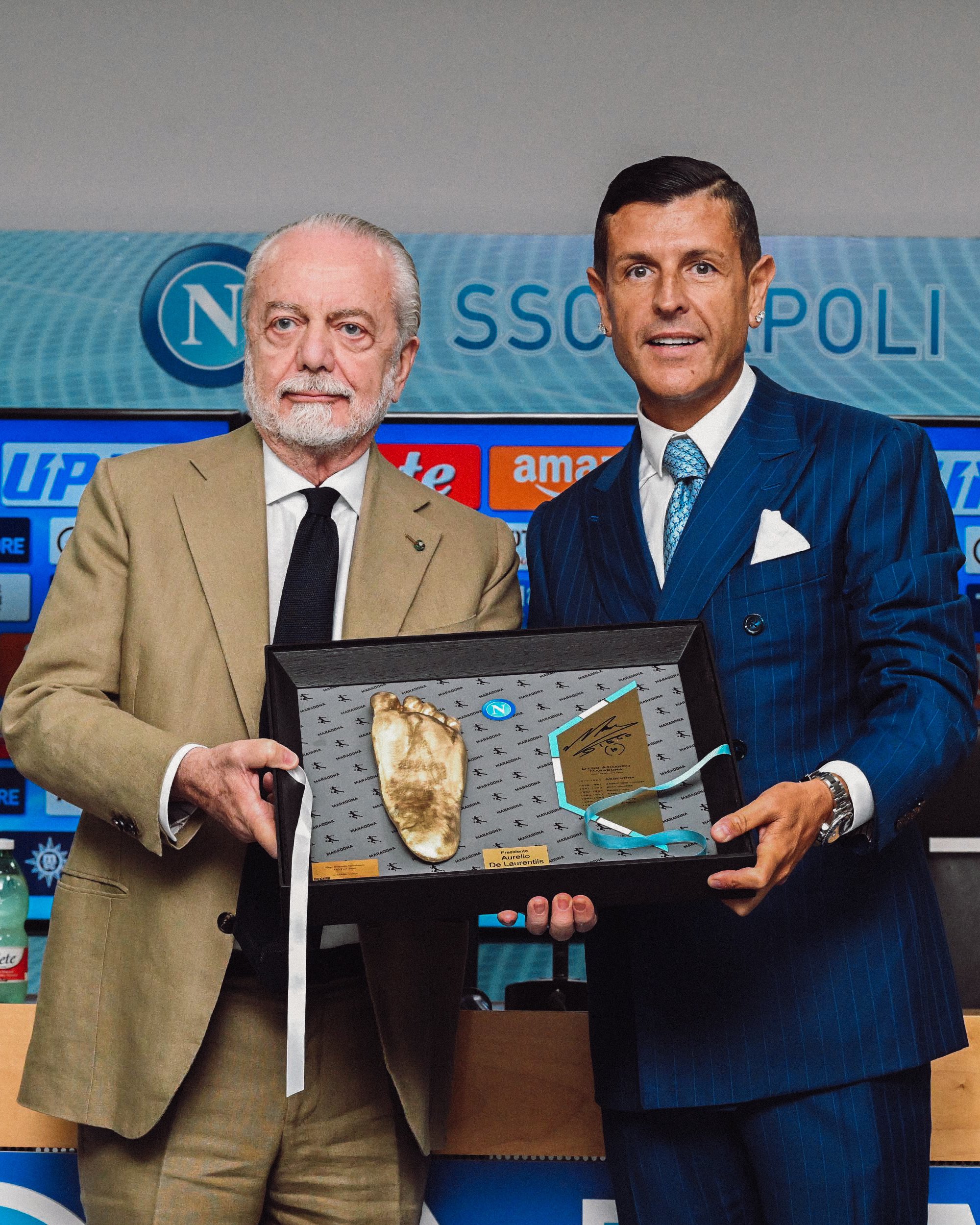 Napoli, premiata la squadra con il Piede d’oro di Maradona
