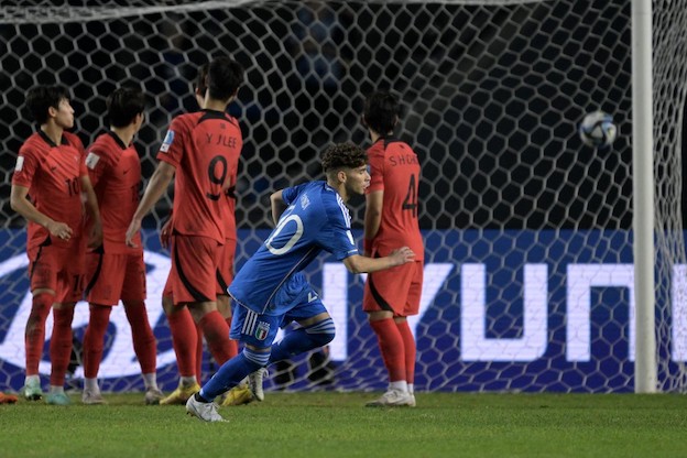 In Argentina celebrano la punizione di Pafundi: «Come Maradona nello stadio Maradona»