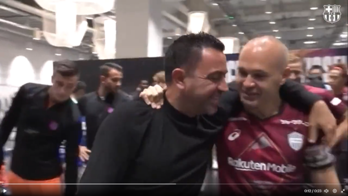 Xavi e Iniesta di nuovo insieme per l’amichevole tra Barcellona e Vissel Kobe (VIDEO)