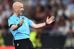 L’arbitro Taylor confermato nella categoria Elite dell’Uefa. In elenco anche Massa e Orsato item-thumbnail