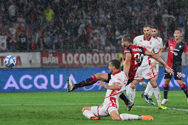 Cagliari strepitoso: da 0-3 a 4-3 al Frosinone. È zona Pavoletti