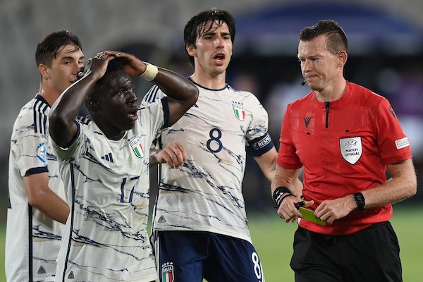 Francia-Italia 2-1: “un Europeo Under 21 senza tecnologia è una pagliacciata”, “azzurri derubati” 