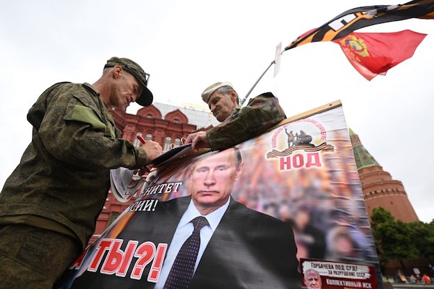 L’Italia scopre Jorit il putiniano, a Napoli l’indignazione è ancora a zero