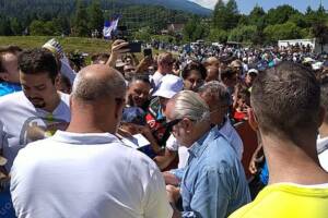 De Laurentiis un anno fa girava con la scorta a Dimaro, oggi è osannato e firma autografi (Gazzetta) item-thumbnail