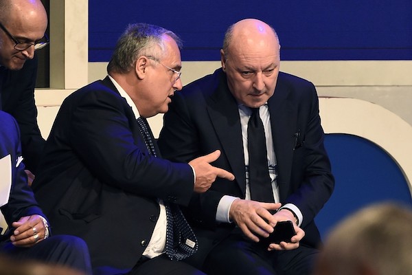 Diritti tv Serie A, sotto i 900 milioni c’è chi chiederà di aprire le buste dei fondi (Corsera) Diritti tv Serie A, sotto i 900 milioni c’è chi chiederà di aprire le buste dei fondi (Corsera)