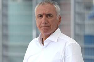 Meluso: «A luglio scorso il Napoli rifiutò un’offerta irrinunciabile del Psg per Osimhen» item-thumbnail