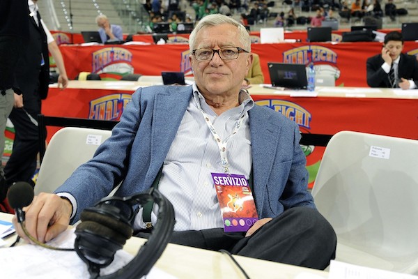 Valerio Bianchini: «Il tiro da tre mi annoia. Il basket è diventato come il calcio, sempre uguale»