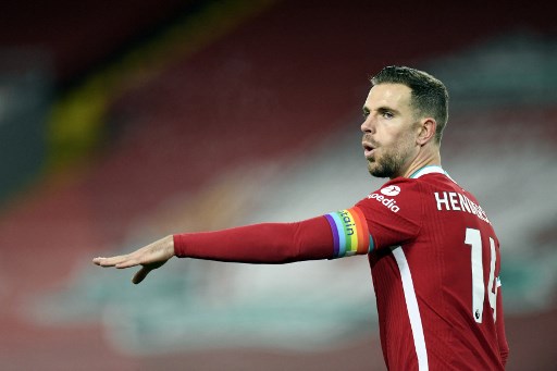 Henderson, delusione dei sostenitori Lgbt del Liverpool: «Fingeva di difendere i nostri diritti»