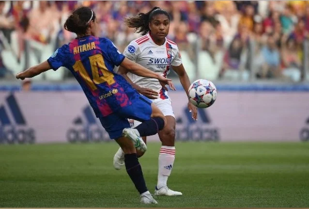 Calcio femminile crociato