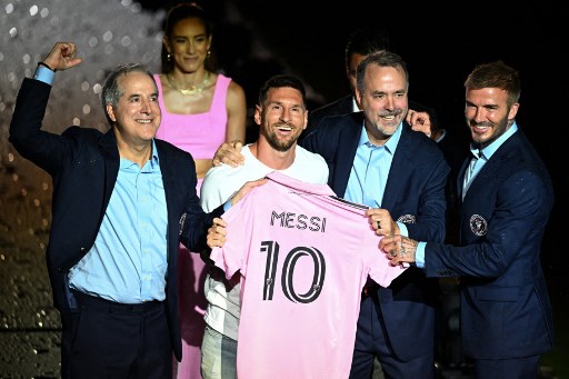 Messi, proprio lui, con la 10 rosa dell’Inter Miami: non era un sogno (New York Times) Messi, proprio lui, con la 10 rosa dell’Inter Miami: non era un sogno (New York Times)