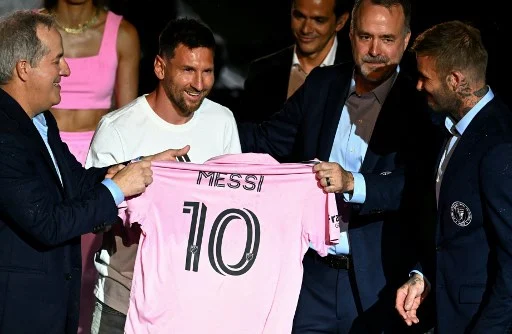Messi giornalisti figurine homeless