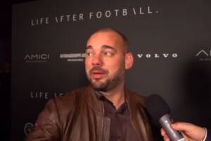 Gli ultras dell’Ajax contro Sneijder: «Questo scemo schizofrenico non è gradito, se arriva sarà guerra» item-thumbnail