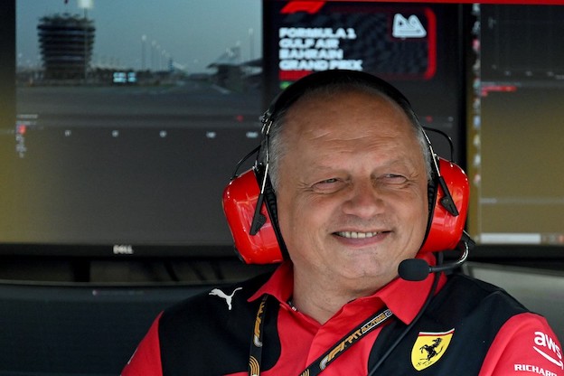 Vasseur: «Sainz e Leclerc? Ogni due gare devo calmarli. Hamilton porterà sangue fresco in Ferrari»