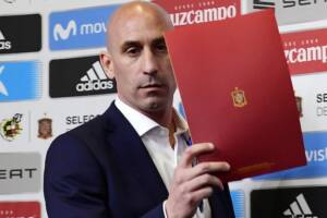 Rubiales, la madre ricoverata in ospedale in seguito allo sciopero della fame item-thumbnail