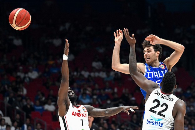 L’Italia del basket non ingrana da tre e fatica con l’Angola ma alla fine vince 81-67