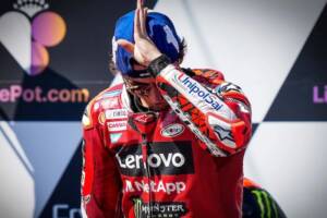 Bagnaia sta bene. Per la Ducati torna in Italia nella notte item-thumbnail
