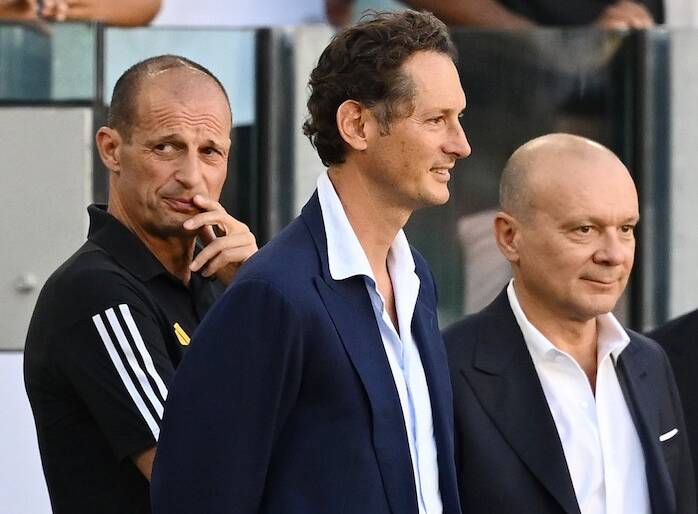 Elkann tratta Allegri come zio Pasqualino, lo dimentica nella letterina ai soci Exor