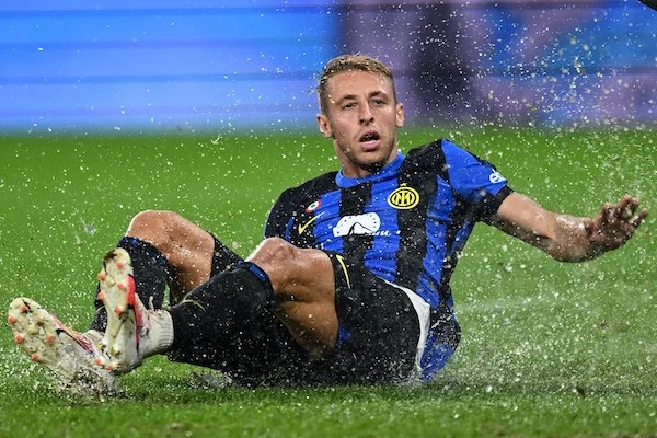 il rigore su frattesi in italia lo fischiano in europa meno dumfries crolla a terra ma 232 calcio non fallo il giornale da Ilnapolista.it il rigore su frattesi in italia lo fischiano in europa meno dumfries crolla a terra ma 232 calcio non fallo il giornale