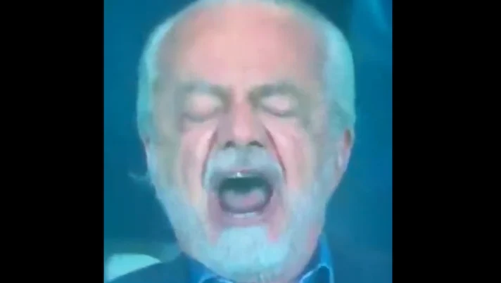 Lo sbadiglio di De Laurentiis