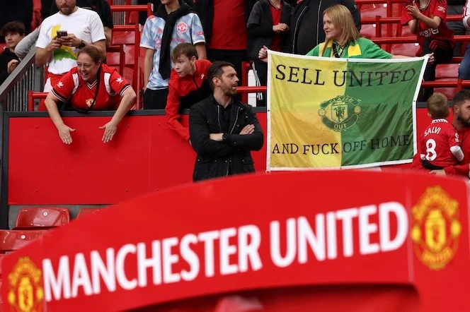 a manchester 40 euro per dormire all8217old trafford e donarli in beneficenza ai senzatetto da Ilnapolista.it a manchester 40 euro per dormire all8217old trafford e donarli in beneficenza ai senzatetto