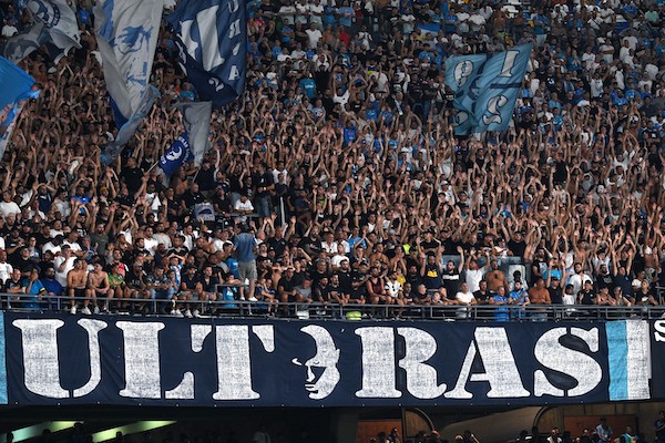 Napoli, gli ultras: “Muti per amore”: “Il rumore del silenzio per un sussulto di dignità”