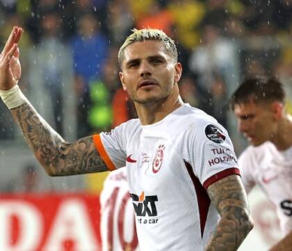 Icardi, clamoroso errore a porta vuota sul rigore a due (alla Cruyff) – VIDEO Icardi, clamoroso errore a porta vuota sul rigore a due (alla Cruyff) – VIDEO