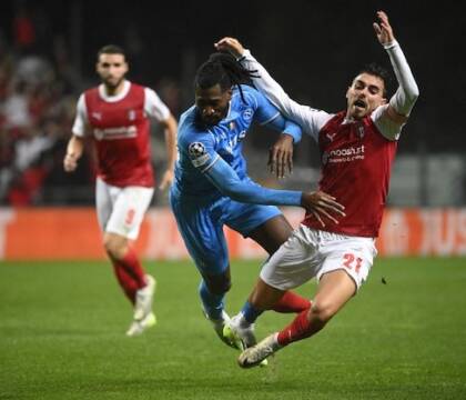 Anguissa sembra un tir parcheggiato in mezzo al campo (Gazzetta) Anguissa sembra un tir parcheggiato in mezzo al campo (Gazzetta)