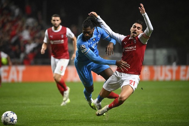 Anguissa sembra un tir parcheggiato in mezzo al campo (Gazzetta) Anguissa sembra un tir parcheggiato in mezzo al campo (Gazzetta)