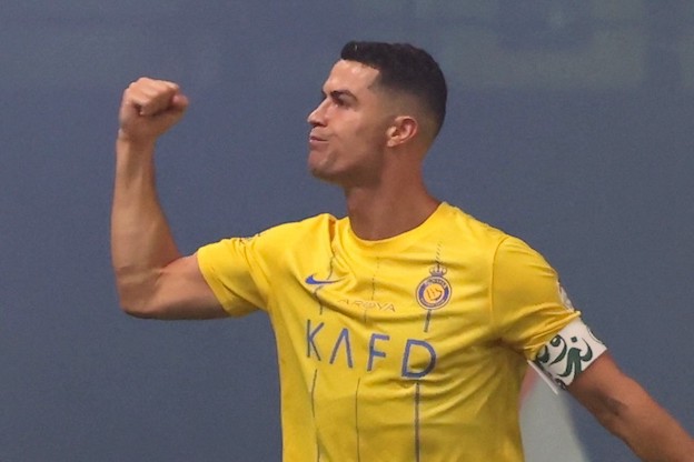 Ronaldo segna nella nebbia dei fumogeni, Mendy non vede niente (VIDEO)